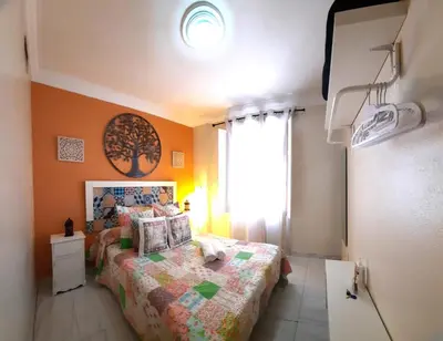 Cama o camas de una habitación en Budget and cute rooms with balcony Sevilla center