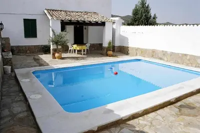 Piscina en o cerca de Cortijo La Gineta