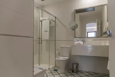 Un baño de gm hotel