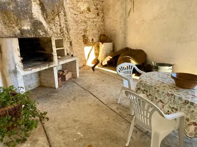 Una televisión o centro de entretenimiento en Caminito del Rey casa rural Bellavista Carratraca