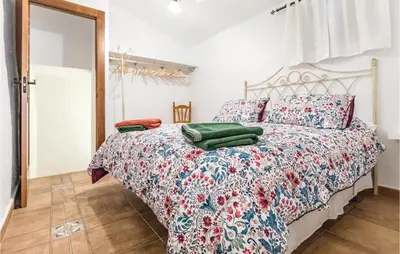 Cama o camas de una habitación en Beautiful Home In Periana With Kitchen