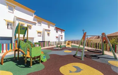 Zona de juegos infantil en Beautiful Home In Periana With Kitchen