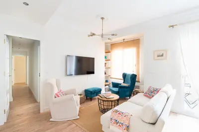 Una televisión o centro de entretenimiento en UNIQUE HOMES LAS SETAS, PLAZA DE SAN PEDRO 6 Pax