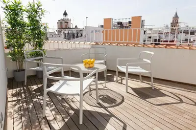 Un balcón o terraza de GoToSeville GERONA SUITES