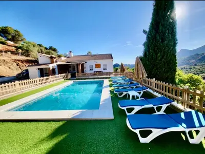 Piscina en o cerca de casa rural el olimpo-caminito del rey
