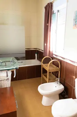 Un baño de Casa con piscina de agua salada Villa Pepucho 1
