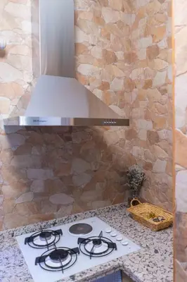 Una cocina o zona de cocina en Casa con piscina de agua salada Villa Pepucho 2