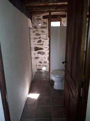 Un baño de Alojamiento Los Chozos