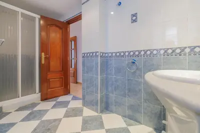 Un baño de Damasco, amplio apartamento cercano al centro
