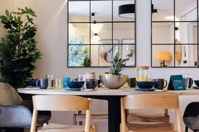 Zona de estar de Modern attractive- 2Bd 2Bth- centric