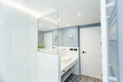 Un baño de Modern attractive- 2Bd 2Bth- centric