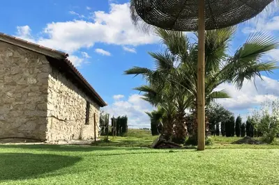 Jardín al aire libre en Welcoming House in Alcaracejos with Shared Pool