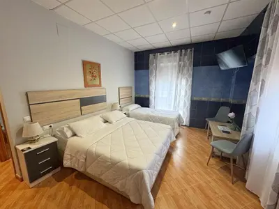 Cama o camas de una habitación en Hostal El Brillante - Alojamientos El Duque