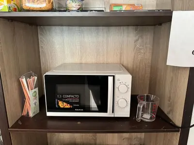 Una cocina o zona de cocina en Hostal El Brillante - Alojamientos El Duque