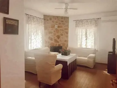 Una televisión o centro de entretenimiento en Charming chalet in Almodóvar del Río with private pool