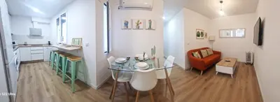 Una cocina o zona de cocina en San Pedro Parking Gratis Coche Mediano