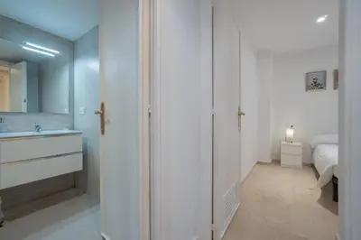 Un baño de Jardines de Cervantes