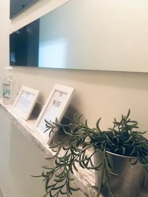 Una televisión o centro de entretenimiento en Like Home