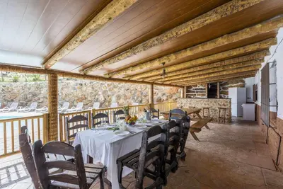 Un restaurante o sitio para comer en Casa Rural San Miguel