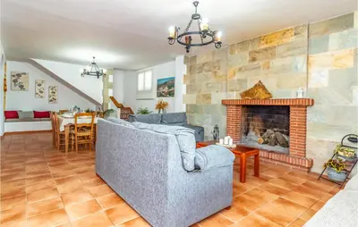 Zona de estar de Nice Home In Cañete La Real