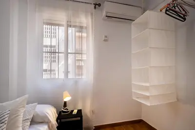 Cama o camas de una habitación en Apartamento cerca del centro y de la estación Santa Justa a pie, 1 plaza de Parking gratis