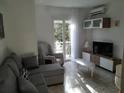 Una televisión o centro de entretenimiento en ARRECIFE, GARAJE Y WIFI GRATIS JUNTO PUENTE ROMANO