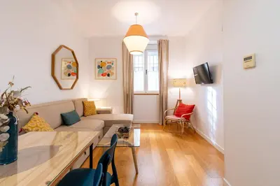 Una televisión o centro de entretenimiento en Veoapartment Alhóndiga Bajo