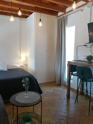 Una televisión o centro de entretenimiento en Corredera Travel 5