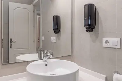 Un baño de Apartamentos Recaredo 7