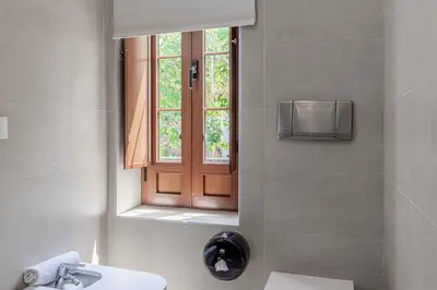 Un baño de Apartamentos Recaredo 7