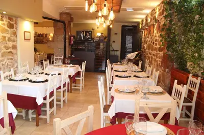 Un restaurante o sitio para comer en Palacete Maria Rosa