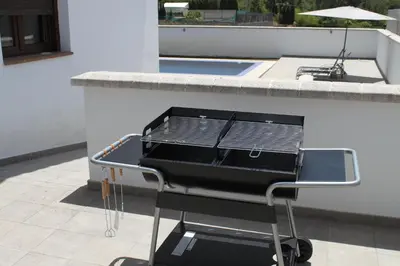 Plano de Villa Madodos con piscina privada, jacuzzi, barbacoa y chimenea