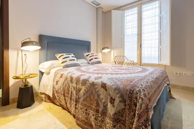 Cama o camas de una habitación en Alkazar Gardens Old Town 6 pax