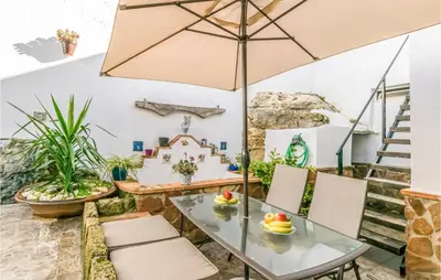 Zona de estar de Gorgeous Home In Hornachuelos With Wifi