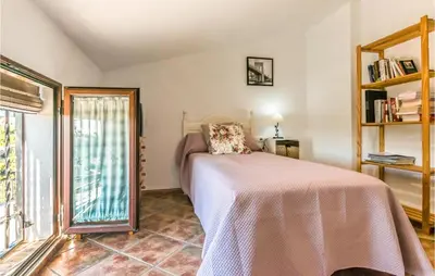 Cama o camas de una habitación en Gorgeous Home In Hornachuelos With Wifi