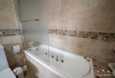 Un baño de Casa Rural La Zzinetina con Jacuzzi