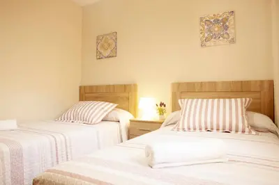 Cama o camas de una habitación en MESONES - PARKING GRATIS - CLIMATIZADO