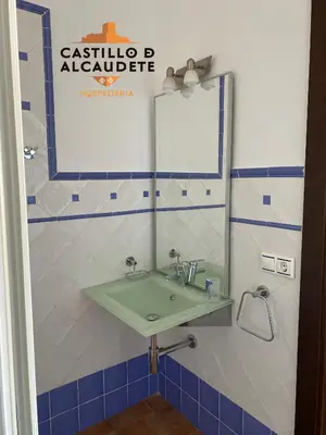Un baño de HOSPEDERÍA CASTILLO DE ALCAUDETE