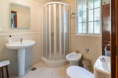 Un baño de La casa del olivo en Córdoba