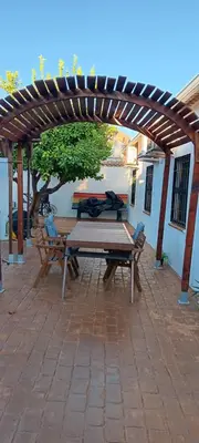 Un patio o zona al aire libre en GRAN CASA RURAL CON PATIO EN ENCINAREJO DE CÓRDOBA