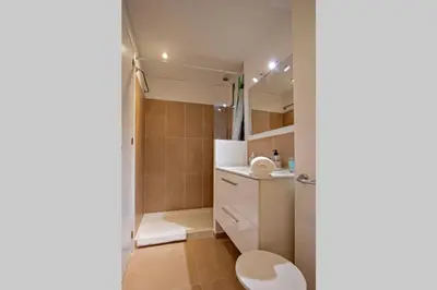 Un baño de San Clemente Central Suite by Valcambre