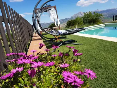 Piscina en o cerca de CASITA LAS MELOSILLAS II