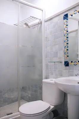 Un baño de La Piquera Hostal