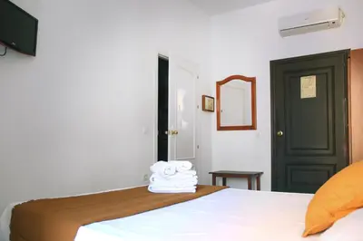 Cama o camas de una habitación en La Piquera Hostal