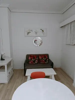 Cama o camas de una habitación en 8 mins walk to Train Station Low Cost Youth Hostel