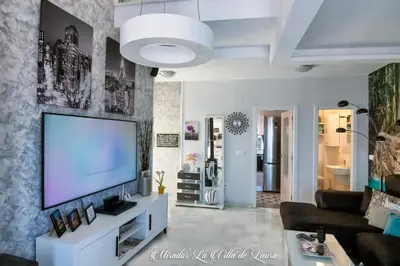 Una televisión o centro de entretenimiento en Mirador La Villa de Laura