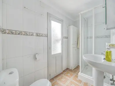 Un baño de Holiday Home in Villanueva near El Terril Peak