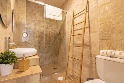 Un baño de Divina Central Style by Valcambre