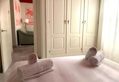 Cama o camas de una habitación en Ritual Sevilla Suites Alameda 1