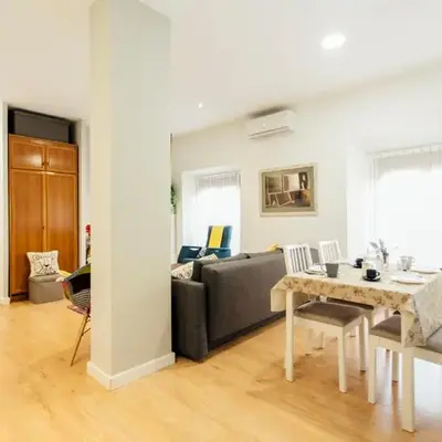 Bright stylish 2BD 2BTH - Seville center